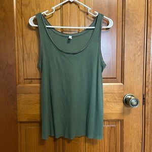 Green tank top size small